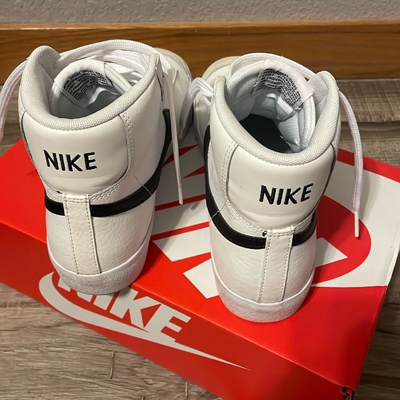 Nike blazers size 6.5Y / 8 W - Picture 4 of 5